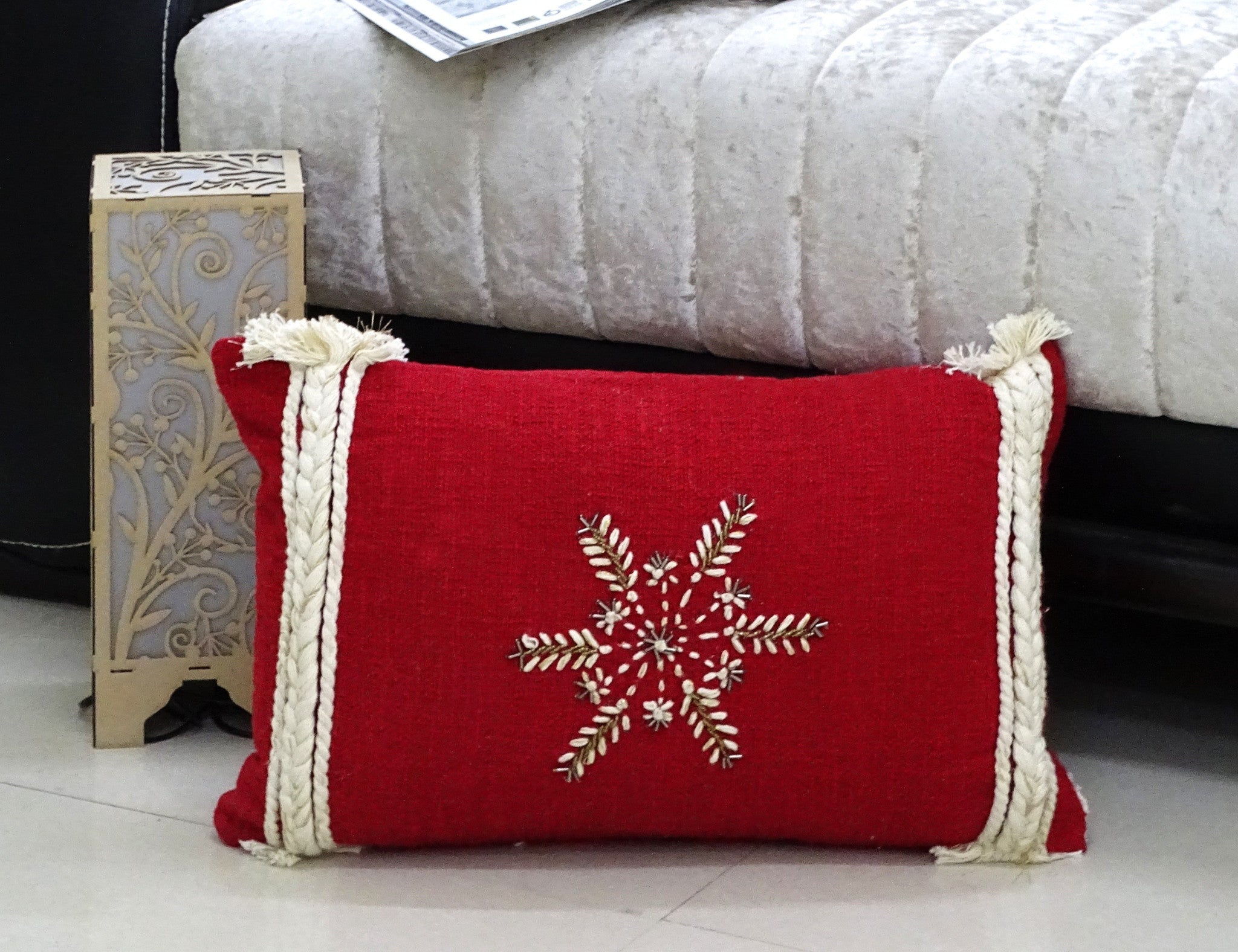 14" X 20" Red Zippered Cotton Blend Christmas Snowflakes Throw Pillow With Embroidery - Home Decor