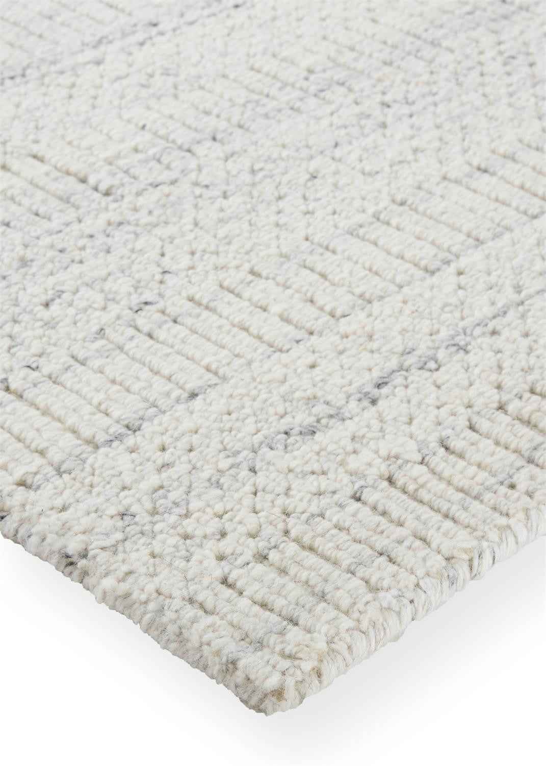 5' X 8' Ivory And Gray Wool Hand Woven Stain Resistant Area Rug