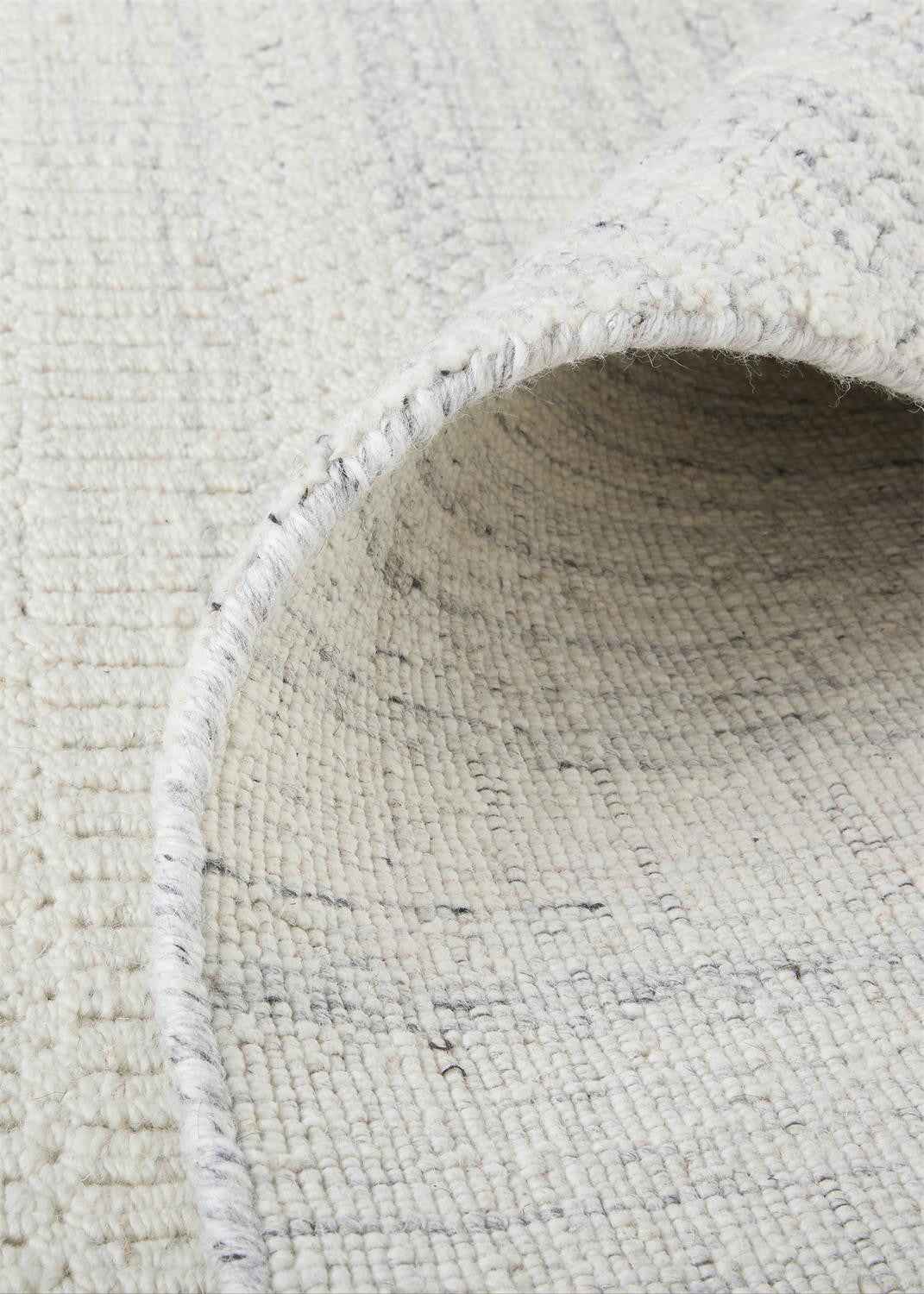 5' X 8' Ivory And Gray Wool Hand Woven Stain Resistant Area Rug