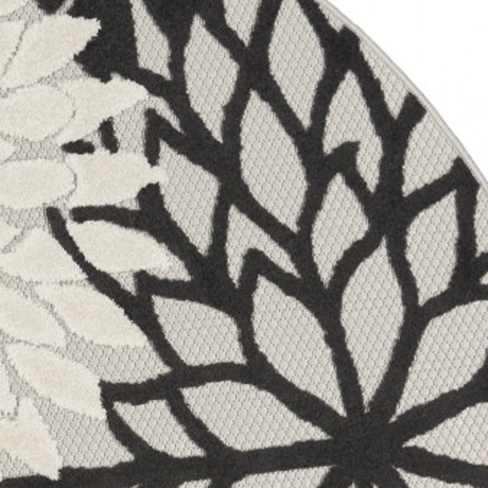 5' Black And White Round Indoor Outdoor Area Rug - Outdoor