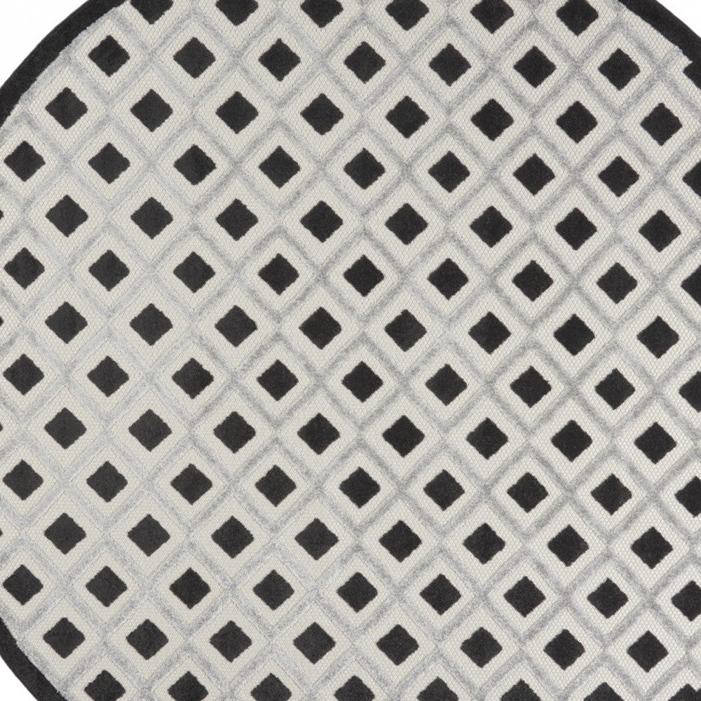 8' X 8' Black And White Round Indoor Outdoor Area Rug - Outdoor