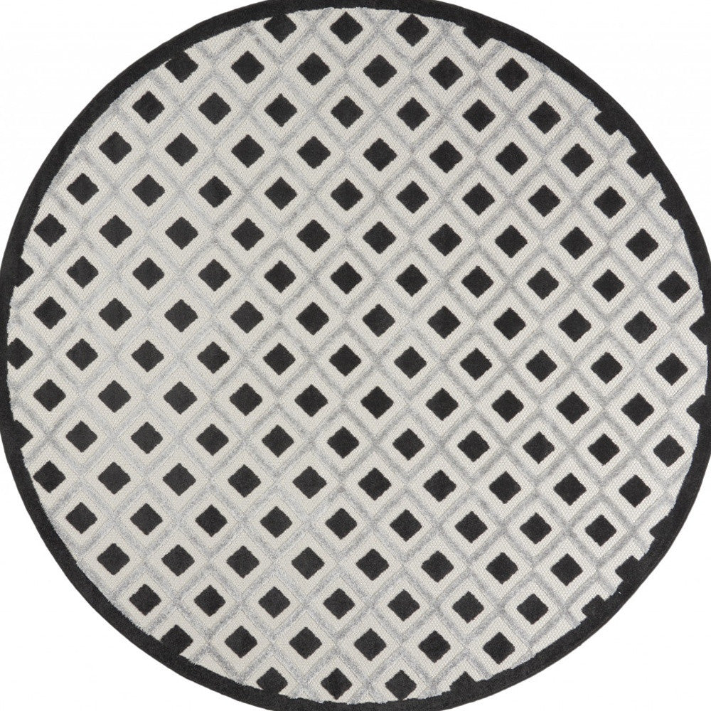 8' X 8' Black And White Round Indoor Outdoor Area Rug - Outdoor