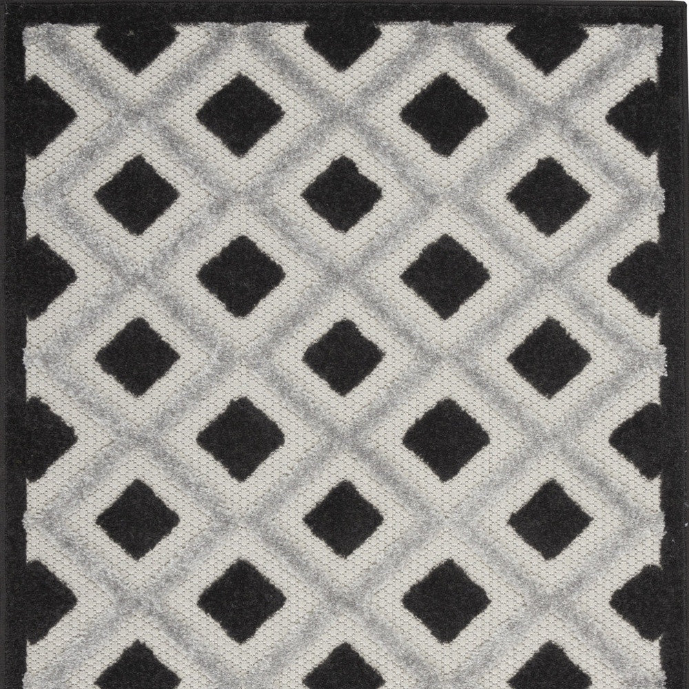 3' X 4' Black And White Indoor Outdoor Area Rug - Outdoor