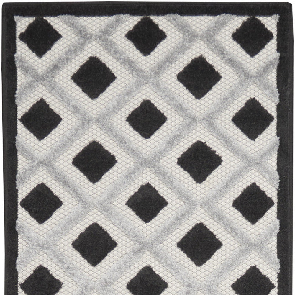 12' Black And White Indoor Outdoor Runner Rug - Outdoor