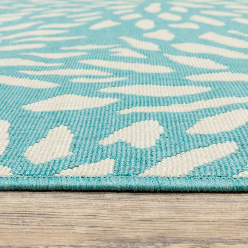 8' X 8' Blue and Ivory Round Floral Stain Resistant Indoor Outdoor Area Rug - Outdoor