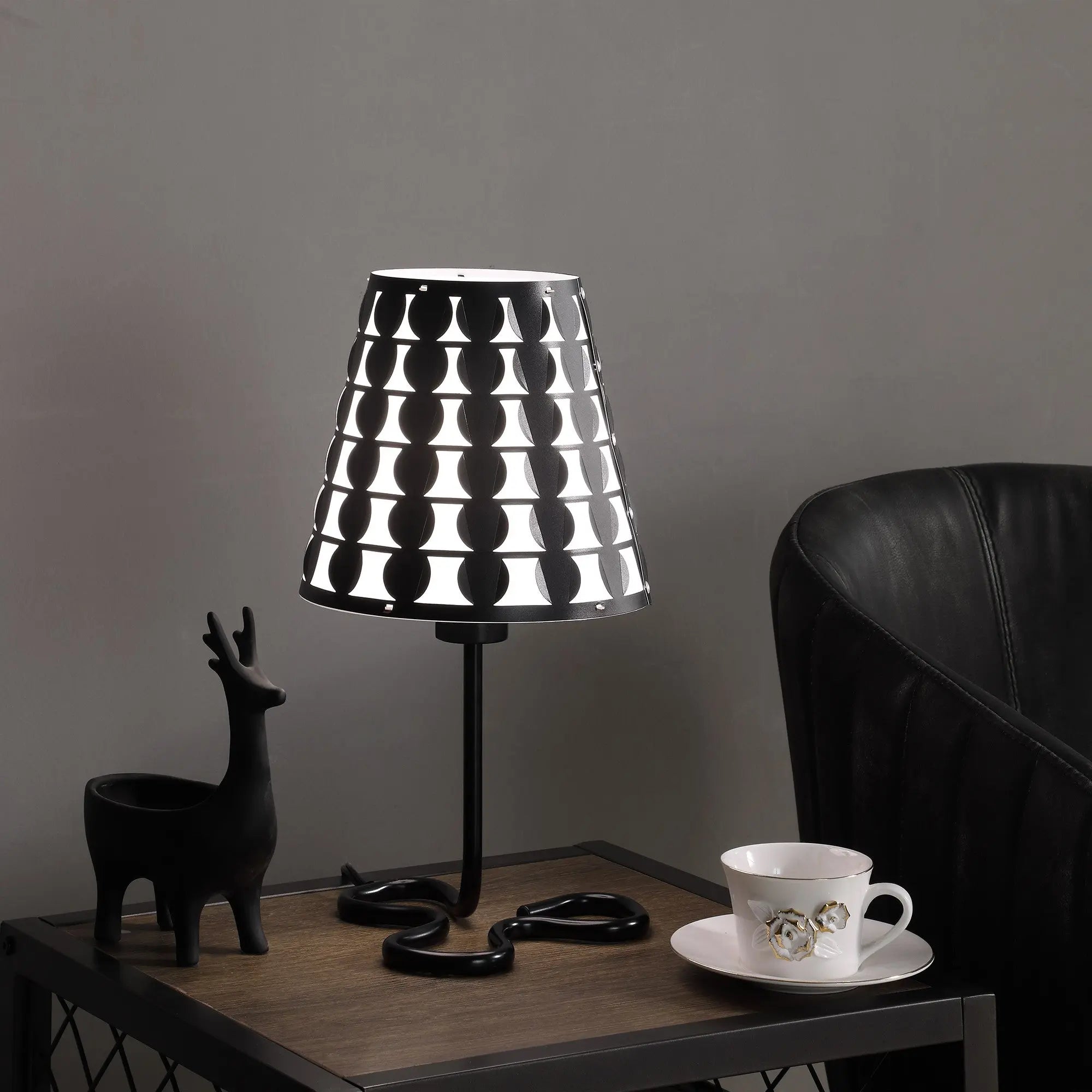 16" Black Bedside Table Lamp With Black And White Polka Dots Empire Shade Homeroots Lighting