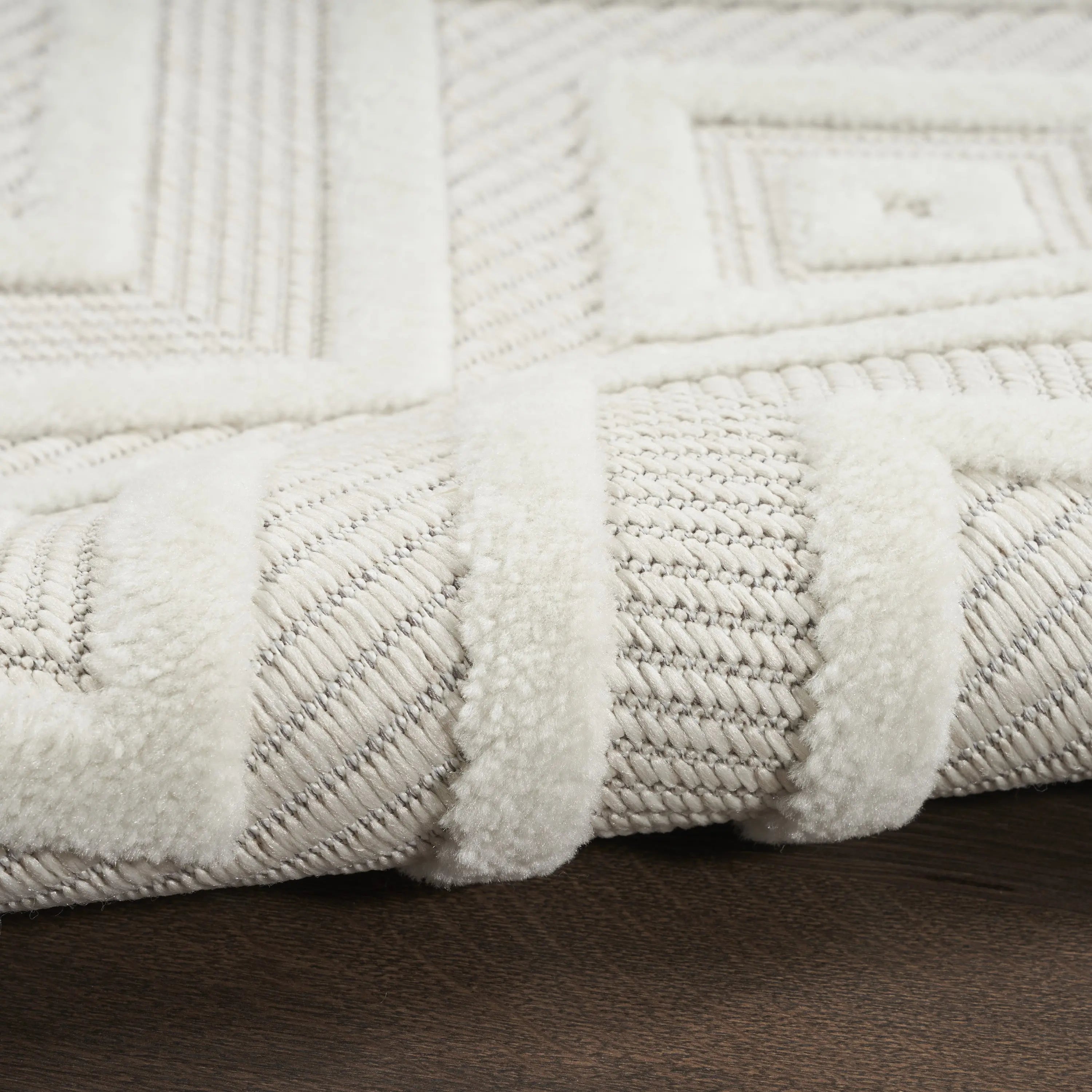 16' White And Ivory Geometric Indoor Outdoor Runner Rug Homeroots Outdoor