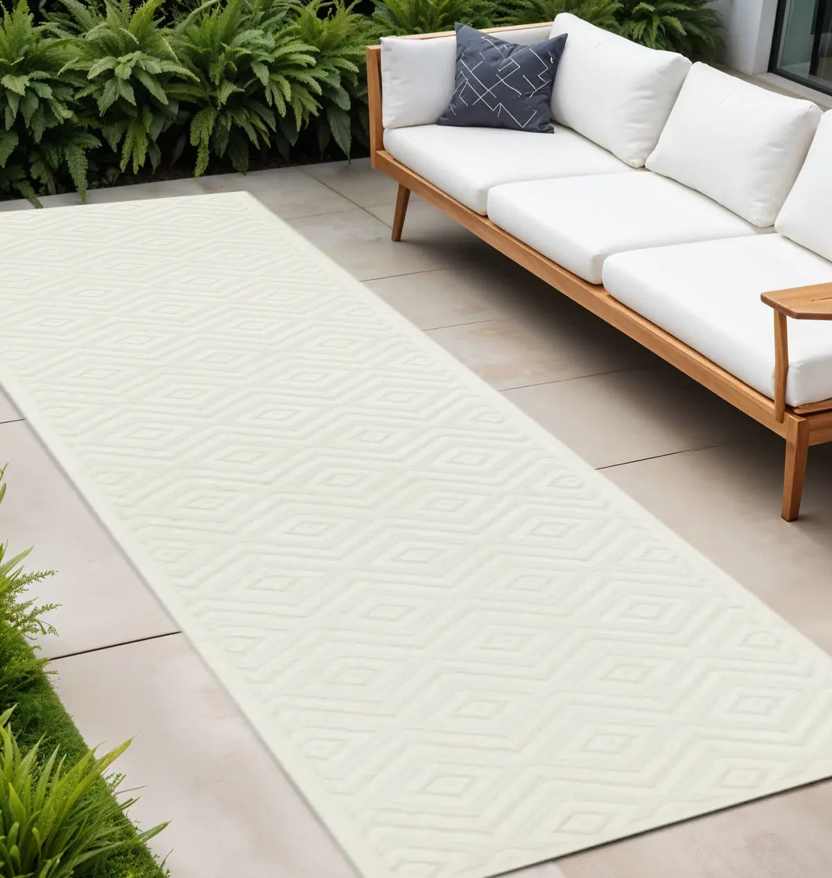 16' White And Ivory Geometric Indoor Outdoor Runner Rug Homeroots Outdoor