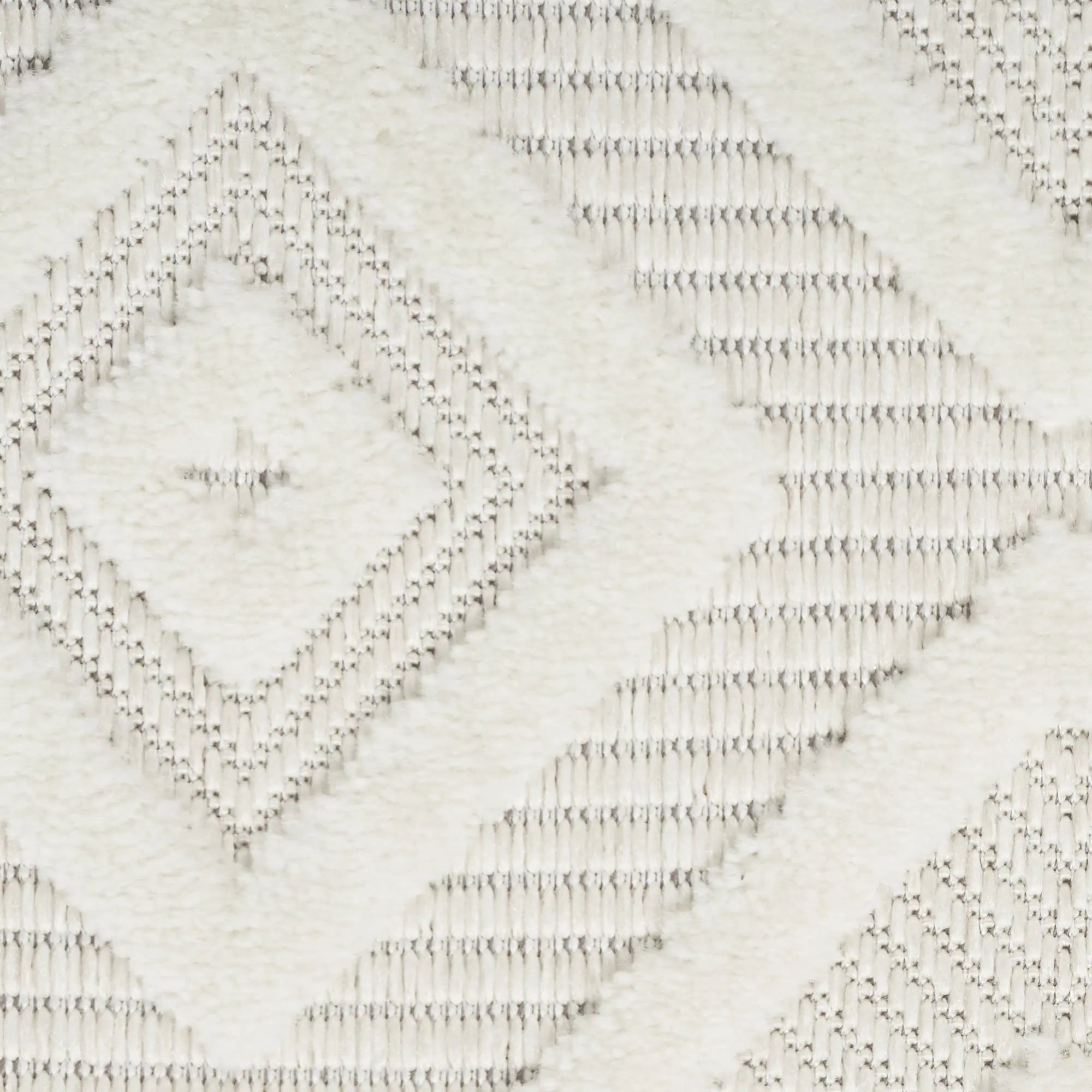 16' White And Ivory Geometric Indoor Outdoor Runner Rug Homeroots Outdoor