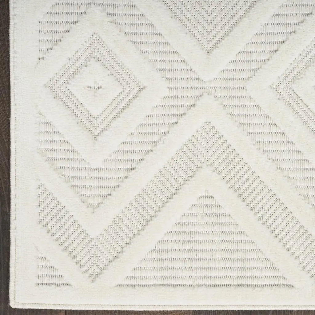 16' White And Ivory Geometric Indoor Outdoor Runner Rug Homeroots Outdoor