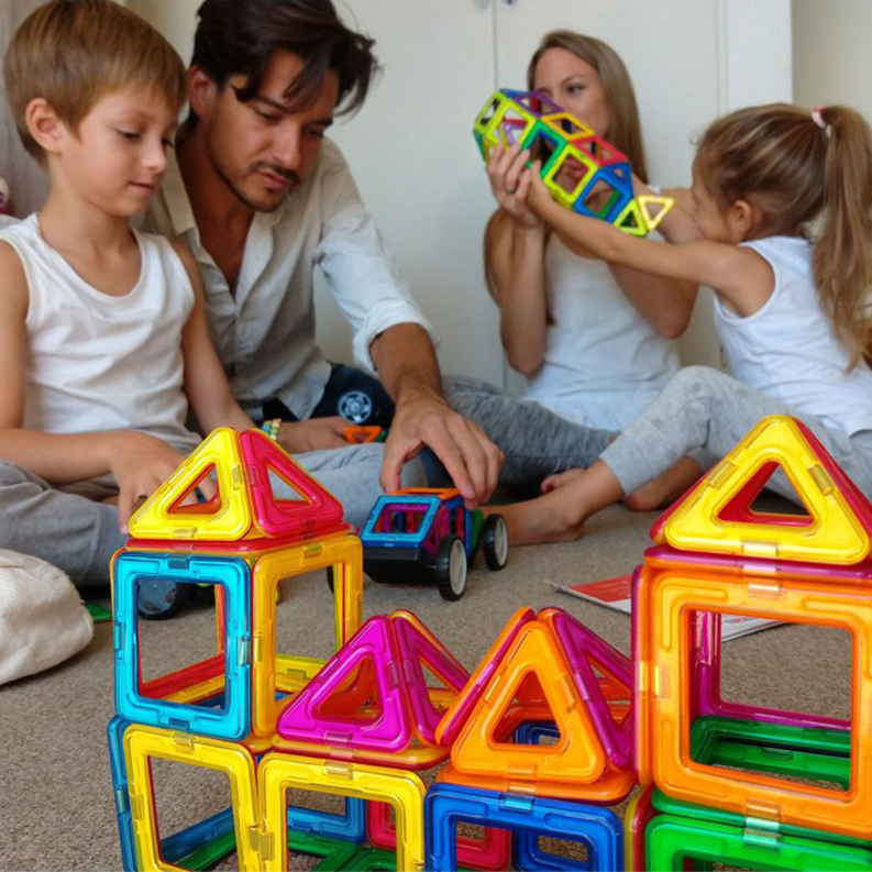Large multicolor magnetic blocks forming a vehicle and stacked play pieces