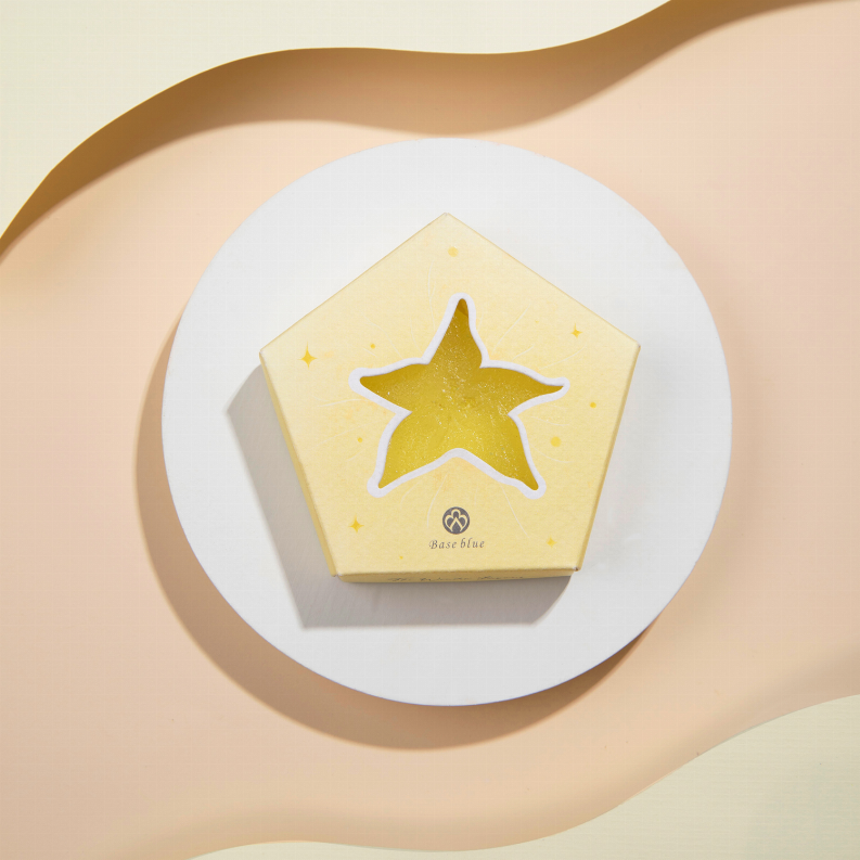 Yellow star soap bar on a white round plate with the 'Base blue' logo