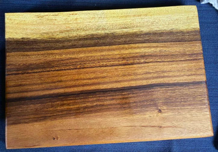 Live-edge square wooden board, light to dark brown striped grain