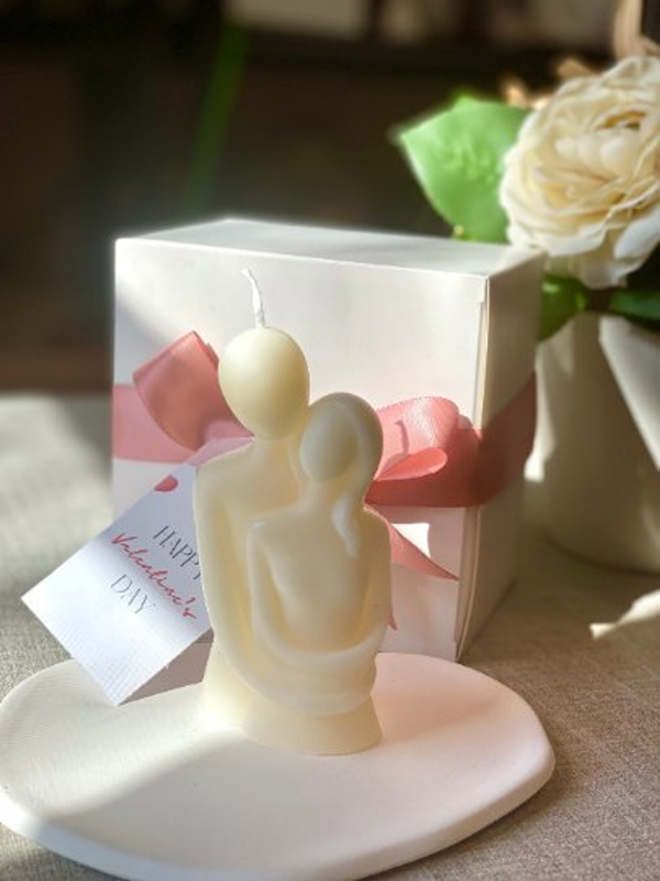 Ivory hand-poured couple scented candle with wicks, shaped figures on round base