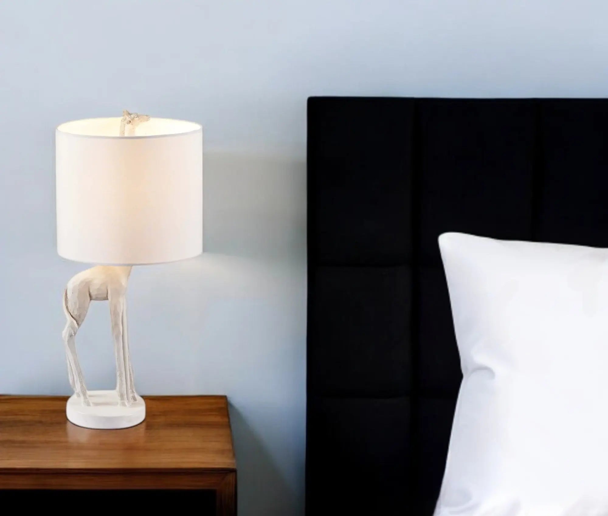 17" White Textured Giraffe Table Lamp With White Drum Shade Homeroots Lighting