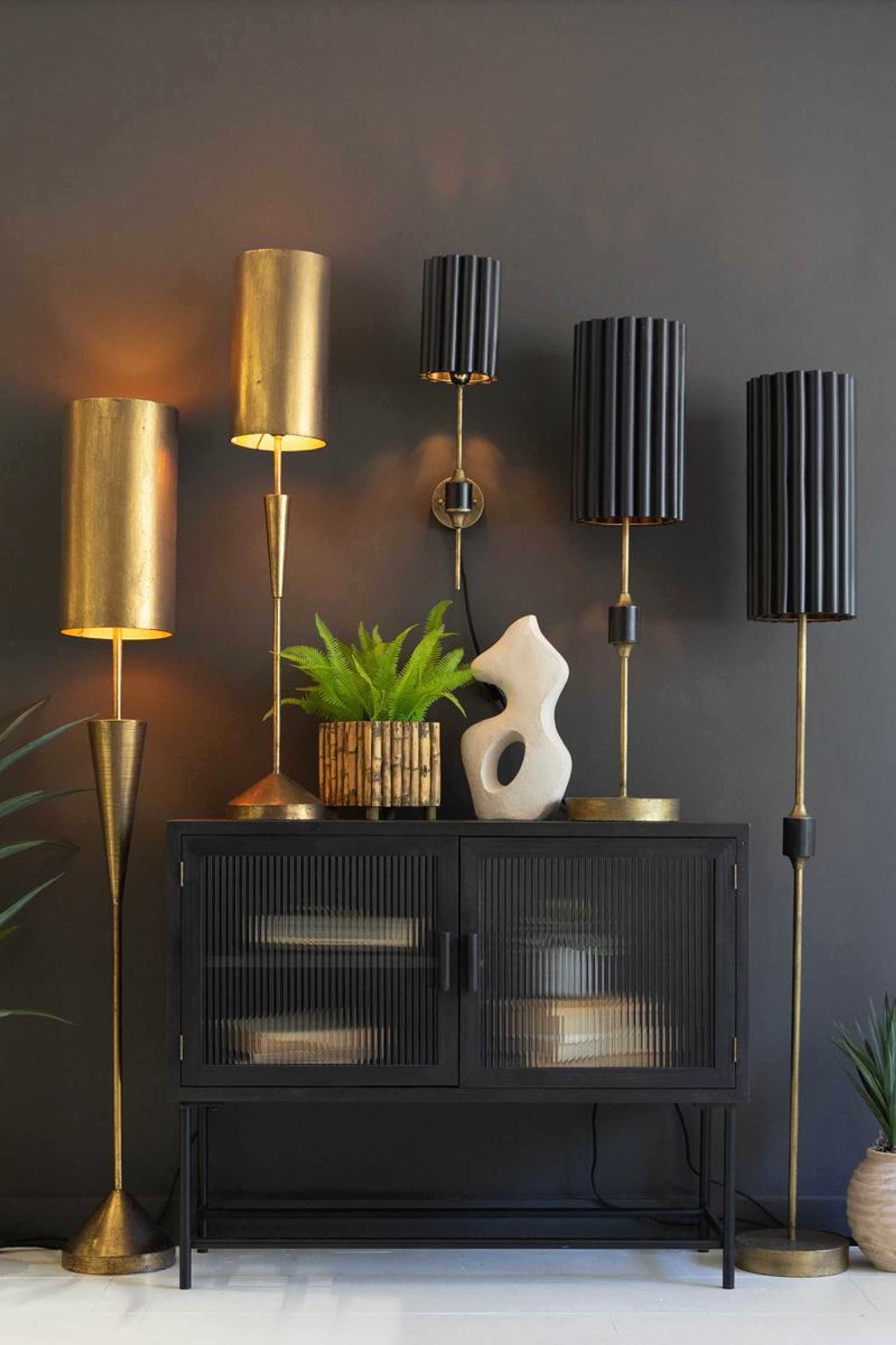ANTIQUE GOLD TABLE LAMP WITH METAL BARREL SHADE - Gold / 1 - Home Decor