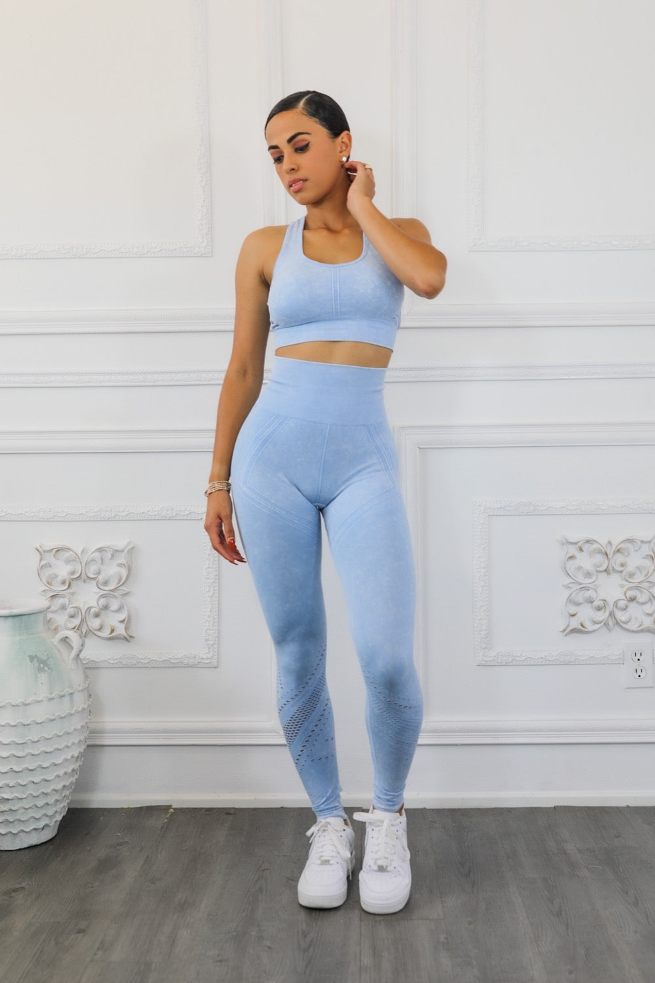 Blue sports bra and high-rise leggings set with vertical ribbed texture
