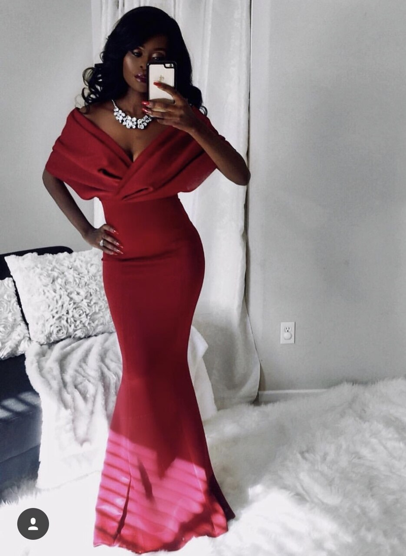 Off-the-shoulder long maxi dress in dark red, fitted V-neck with draped waist