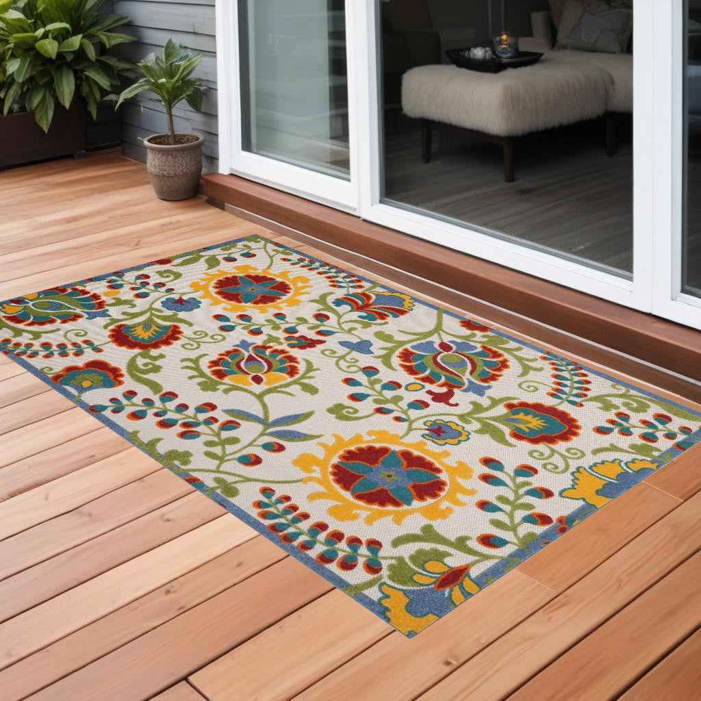 3' X 4' Green And Ivory Indoor Outdoor Area Rug