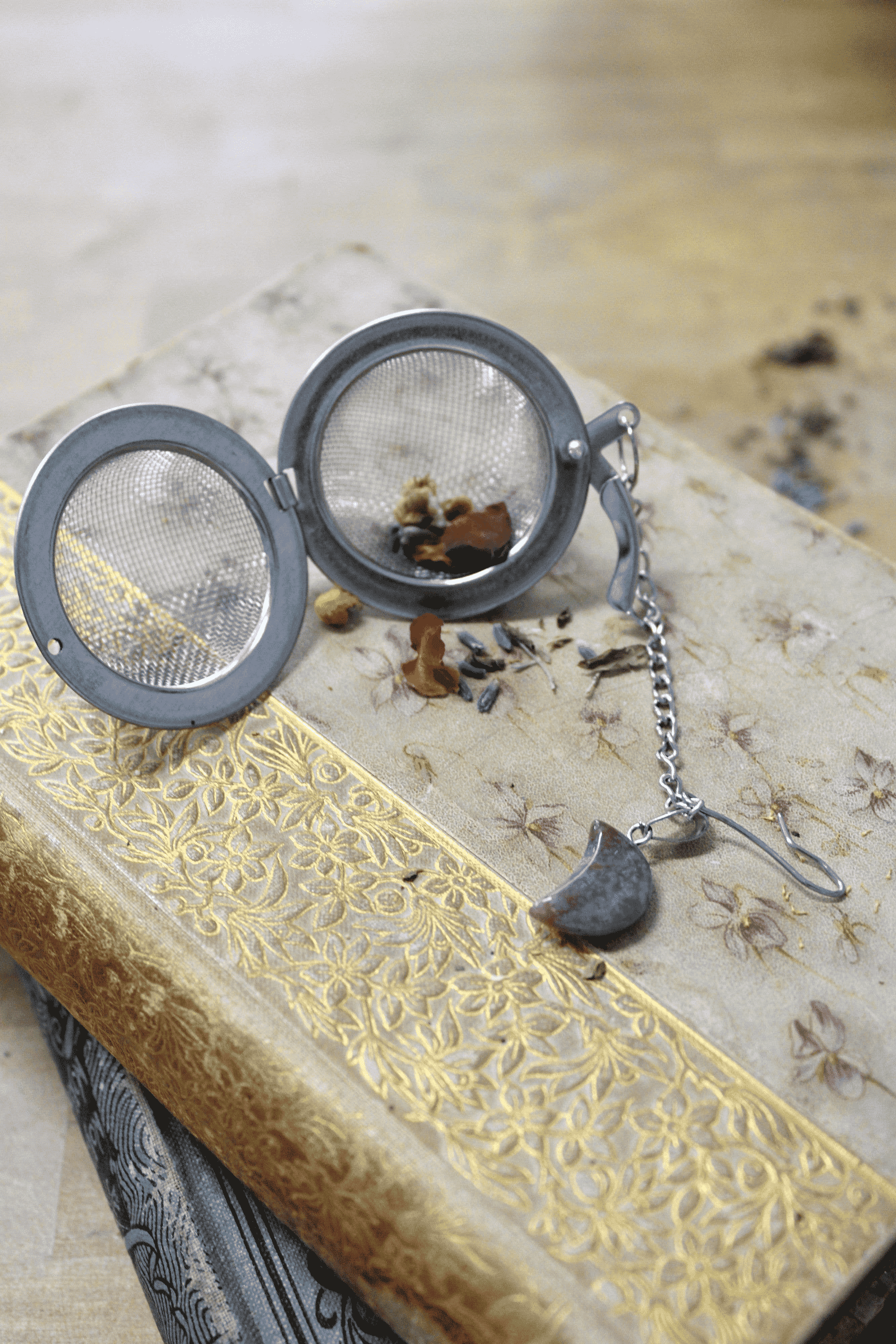 Crystal Moon Tea Ball Infuser - Kitchen