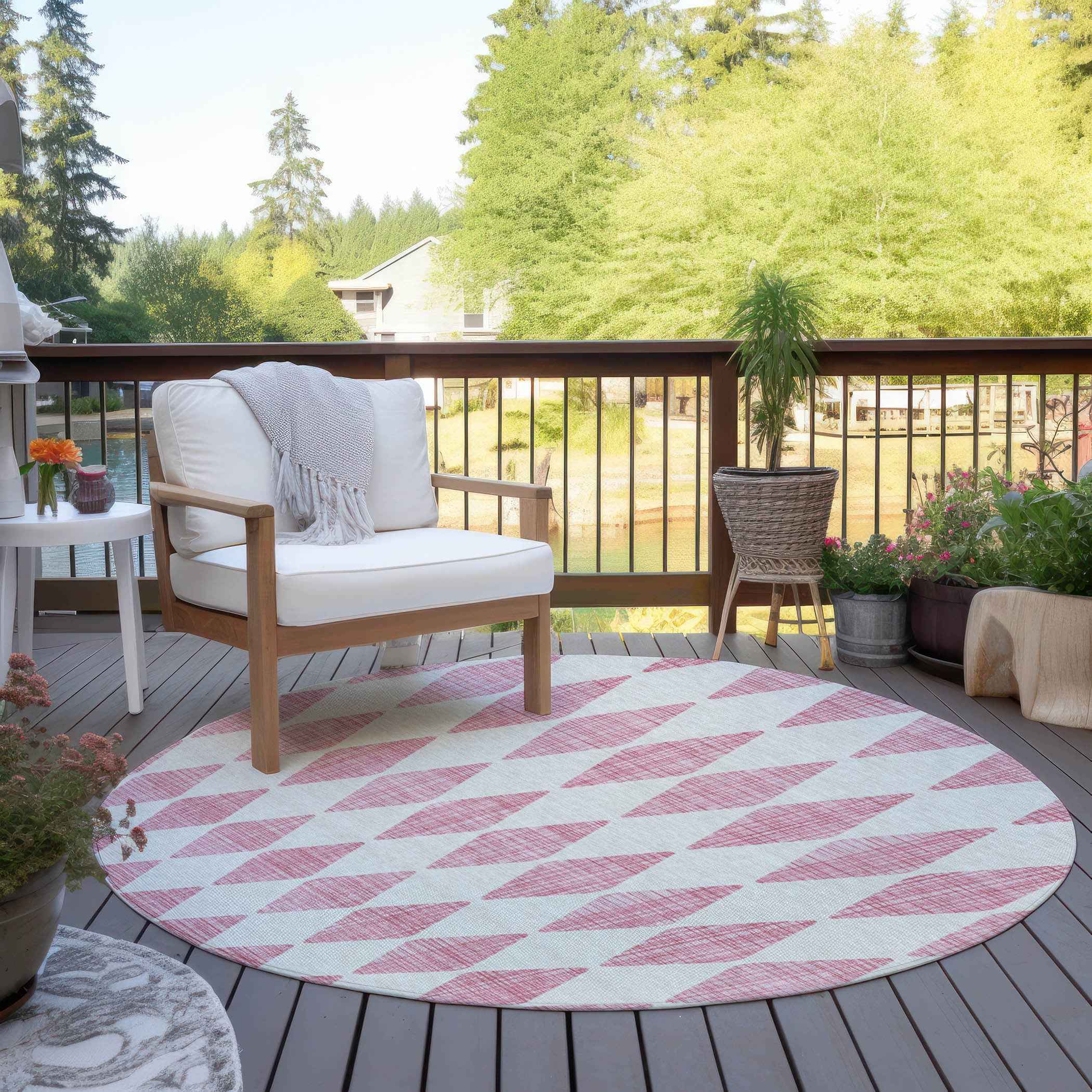 8' Pink And Ivory Round Geometric Washable Indoor Outdoor Area Rug