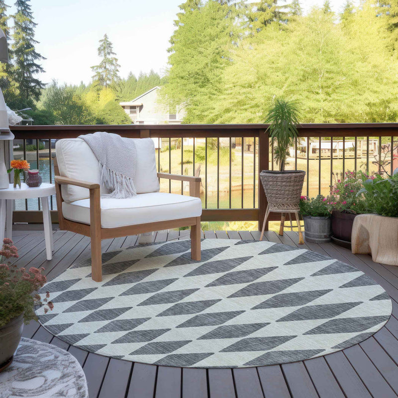 8' Gray And Ivory Round Geometric Washable Indoor Outdoor Area Rug