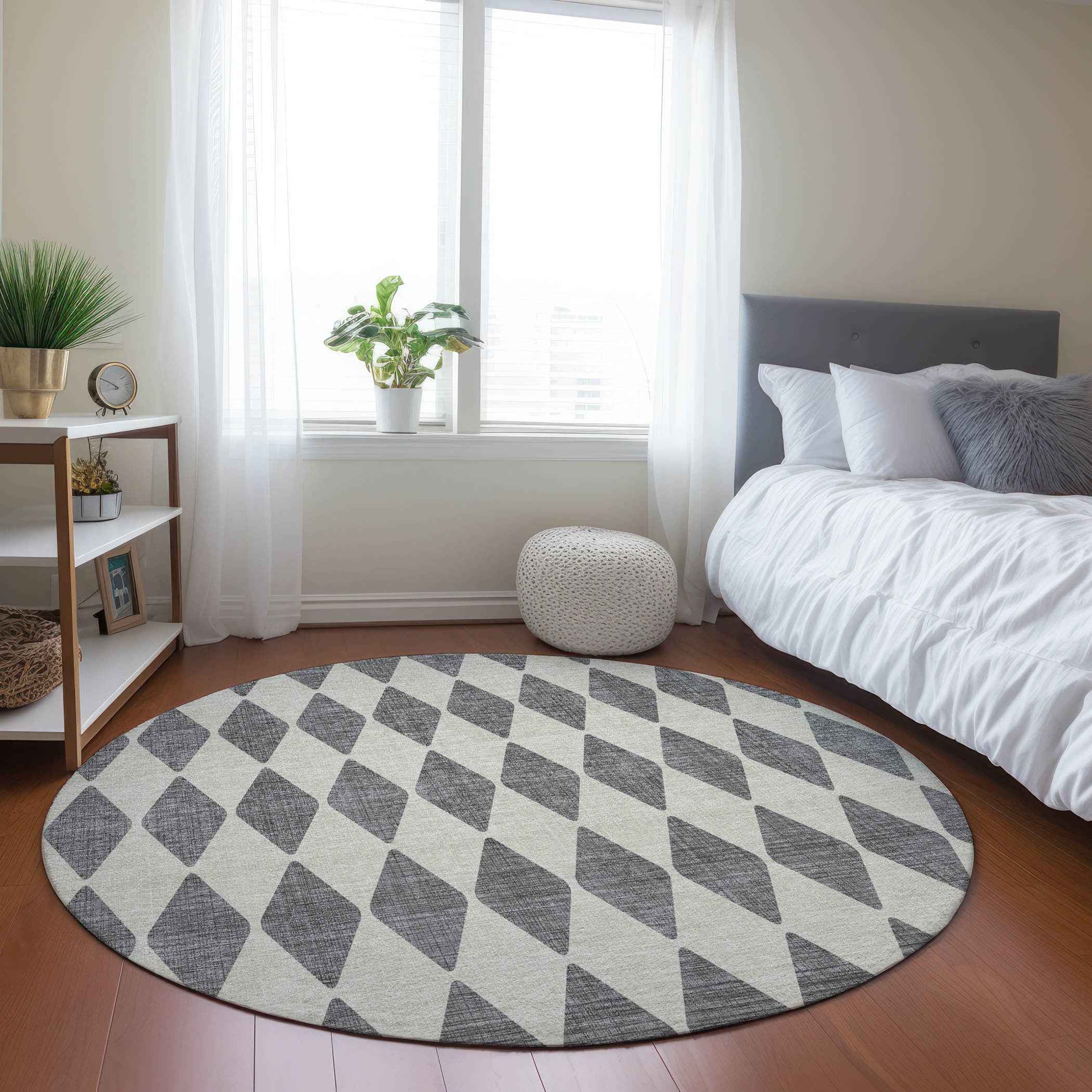 8' Gray And Ivory Round Geometric Washable Indoor Outdoor Area Rug