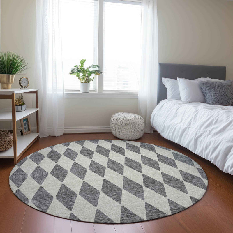 8' Gray And Ivory Round Geometric Washable Indoor Outdoor Area Rug