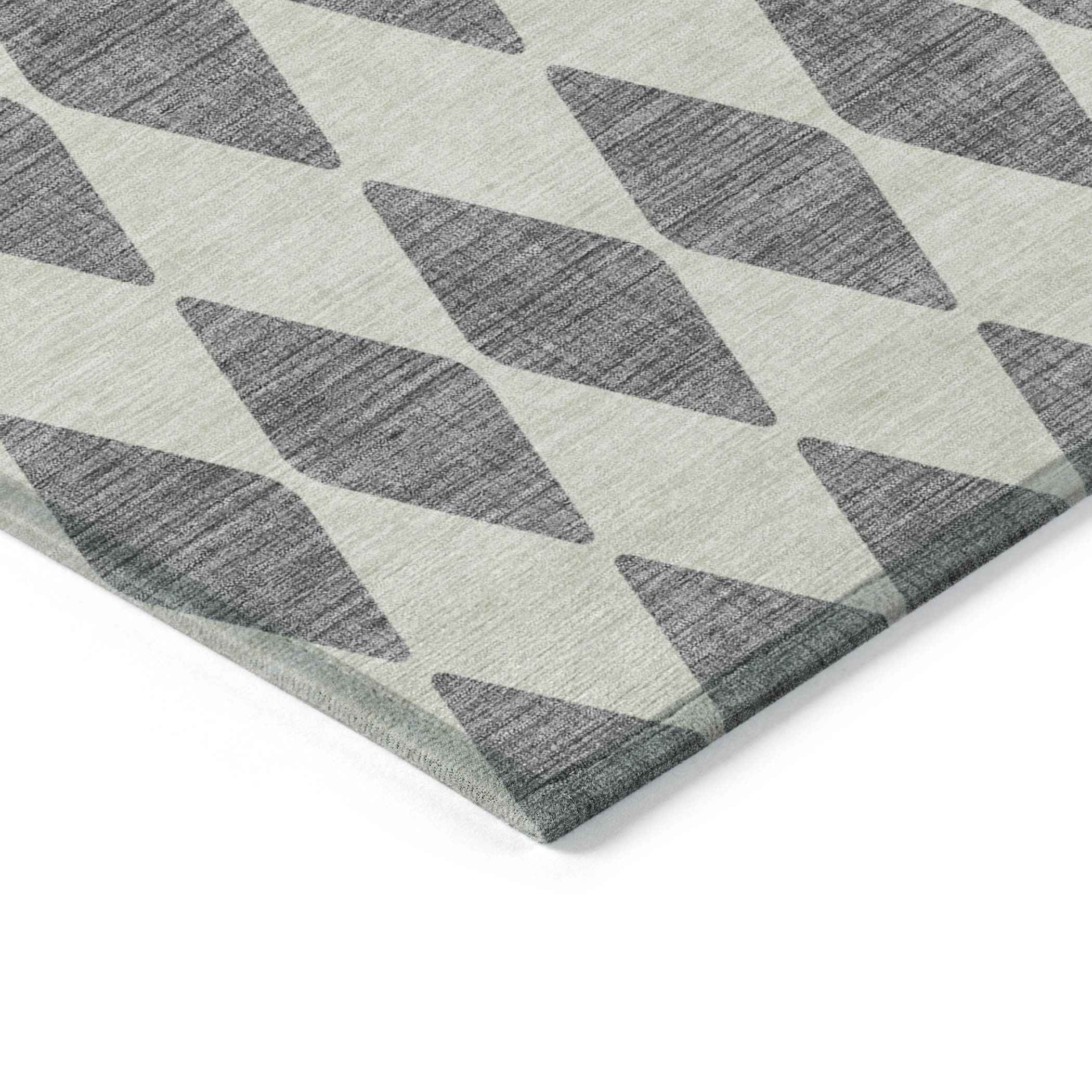 8' Gray And Ivory Round Geometric Washable Indoor Outdoor Area Rug