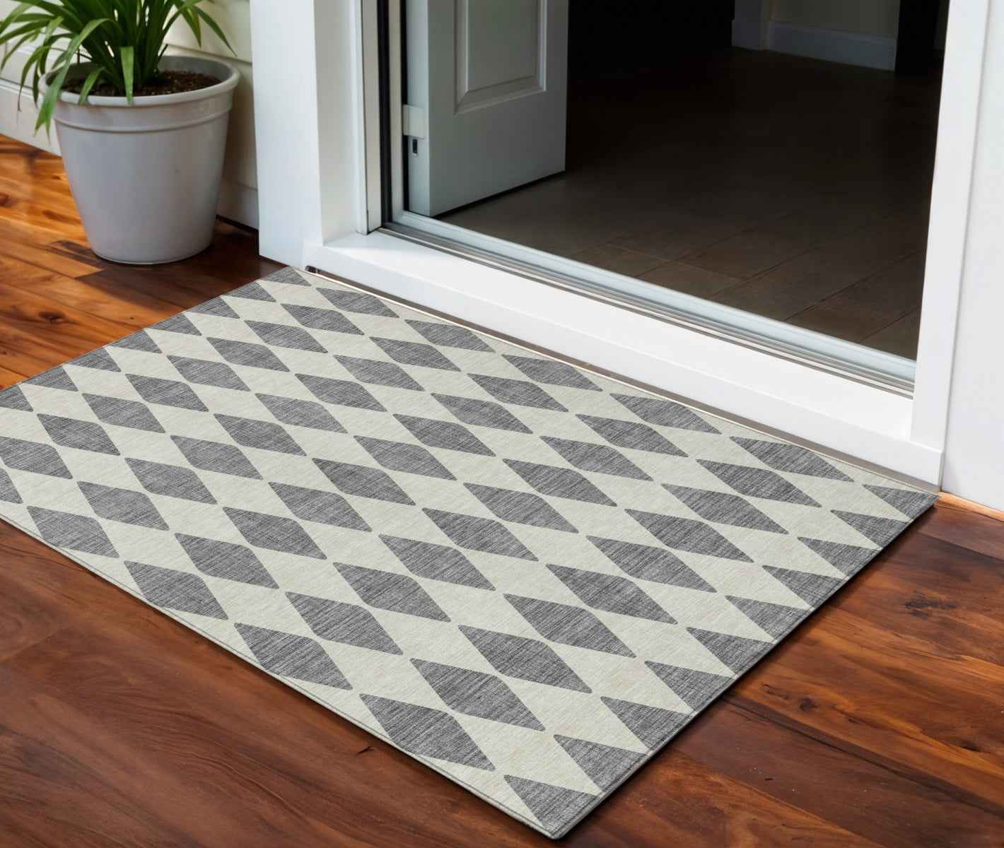 3' X 5' Gray And Ivory Geometric Washable Indoor Outdoor Area Rug