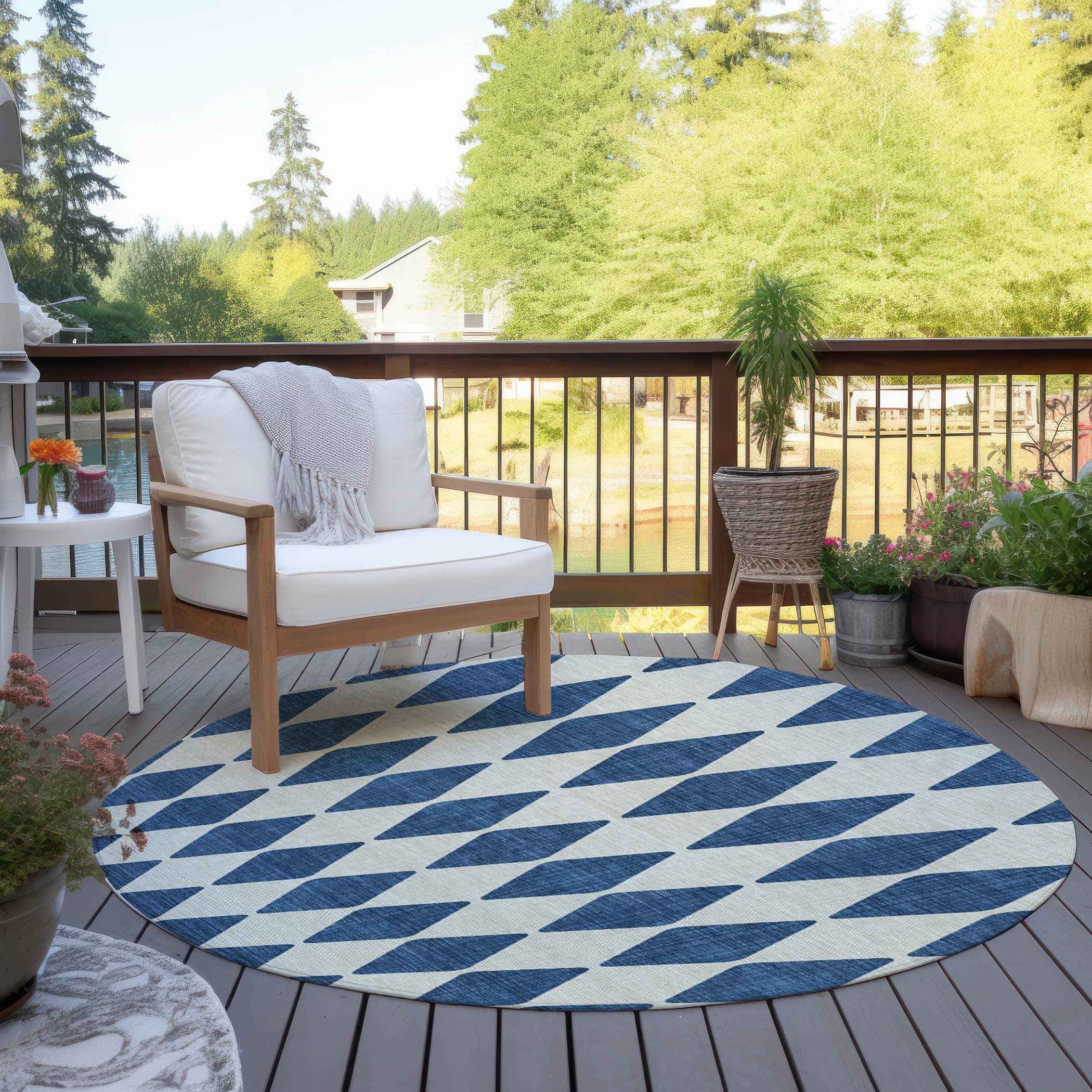 8' Navy Blue And Ivory Round Geometric Washable Indoor Outdoor Area Rug