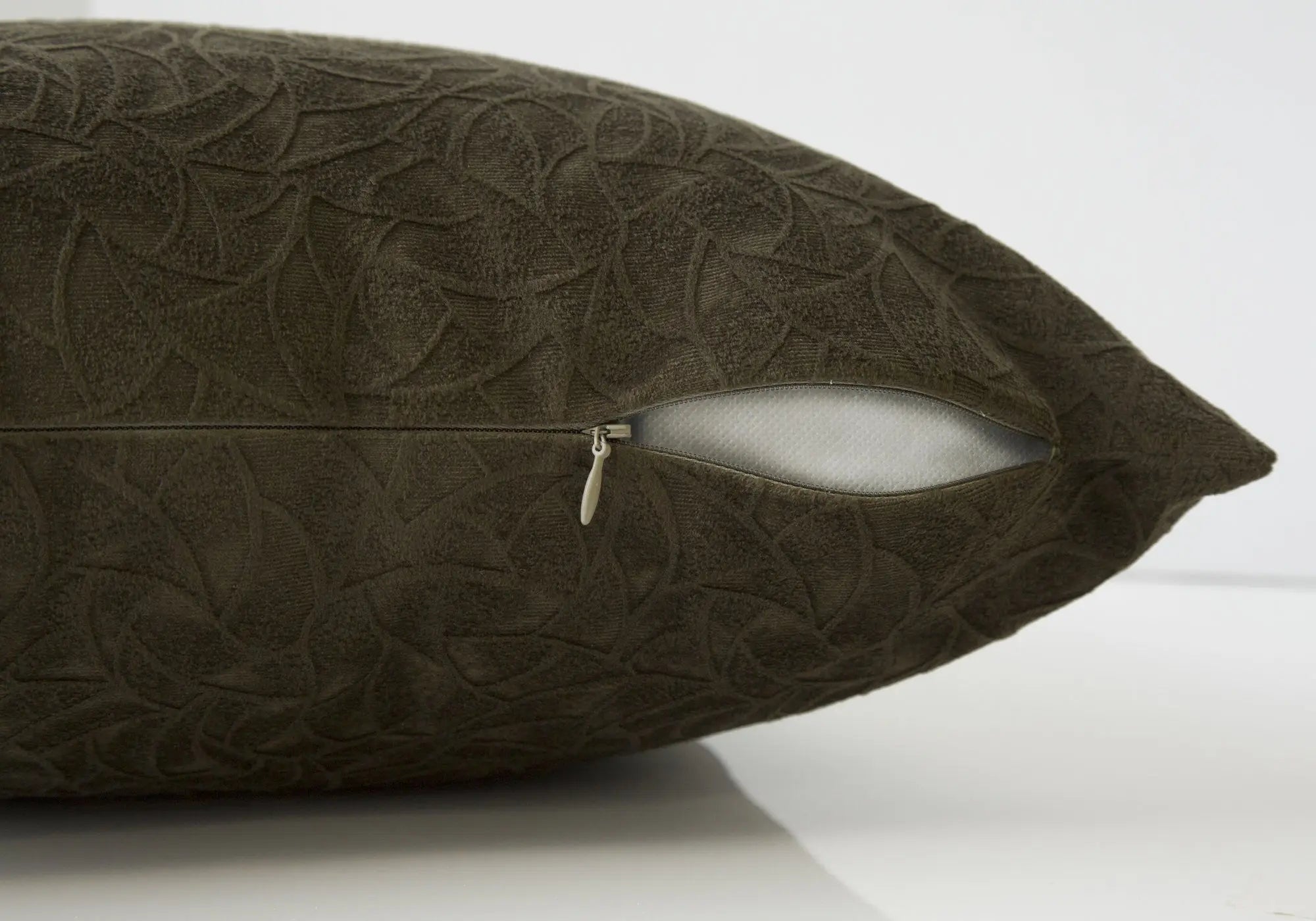 18" X 18" Dark Green Velvet Polyester Floral Zippered Pillow Homeroots Home Decor