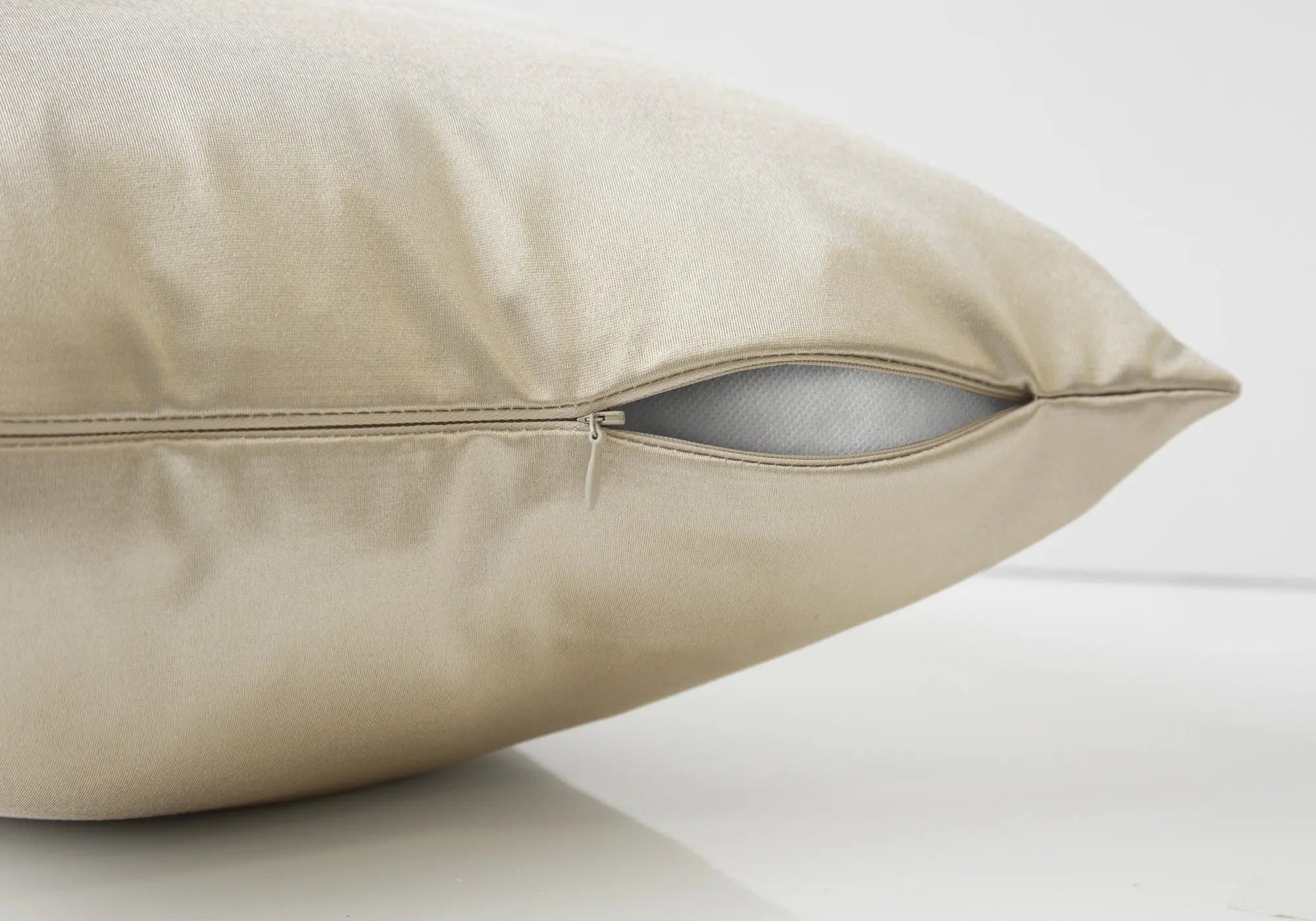 18" X 18" Gold Polyester Zippered Pillow Homeroots Home Decor