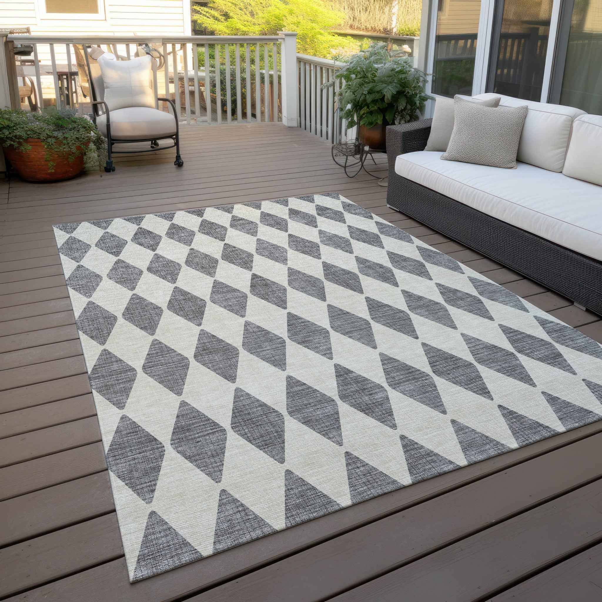 8' X 10' Gray And Ivory Geometric Washable Indoor Outdoor Area Rug