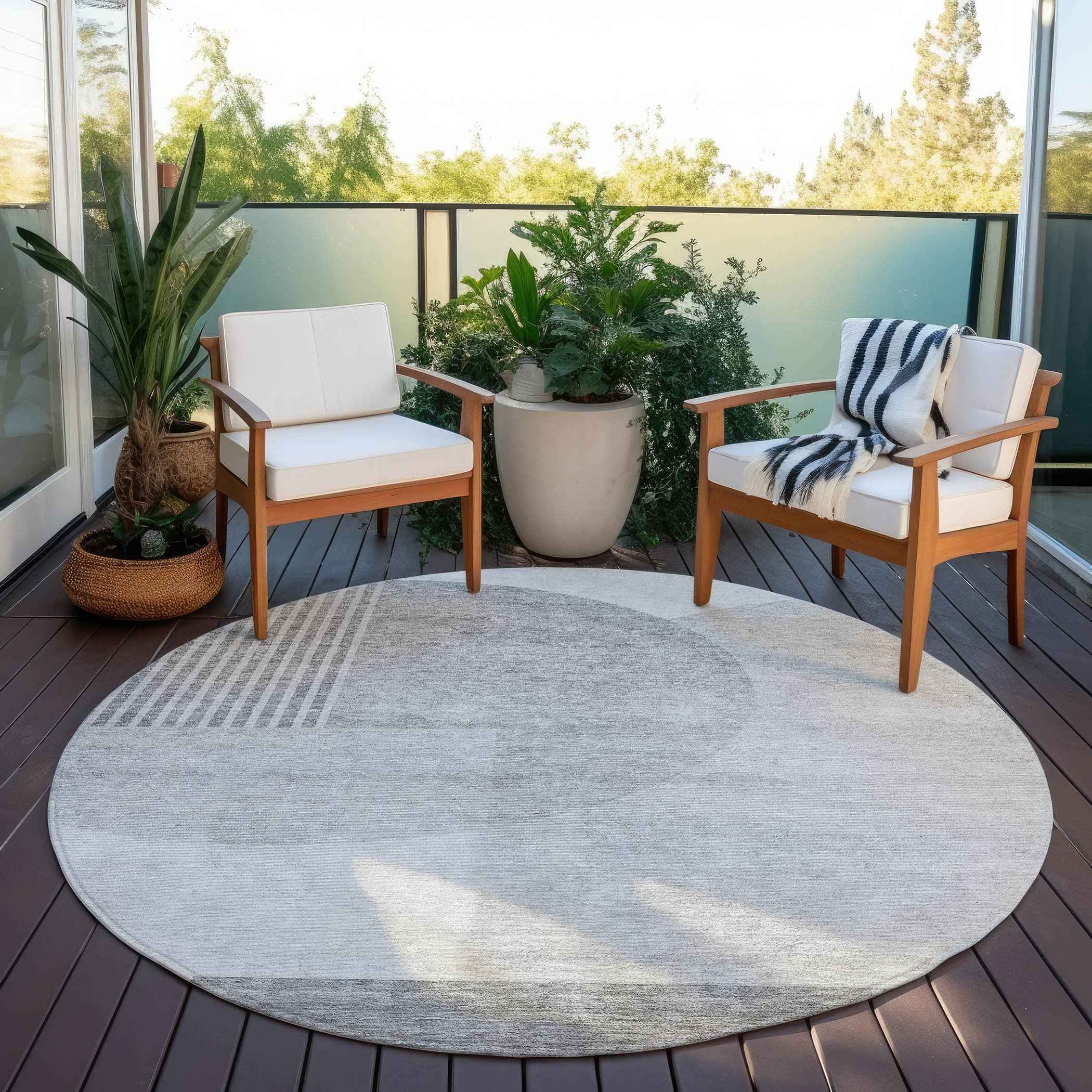 8' Gray Silver And Ivory Round Geometric Washable Indoor Outdoor Area Rug