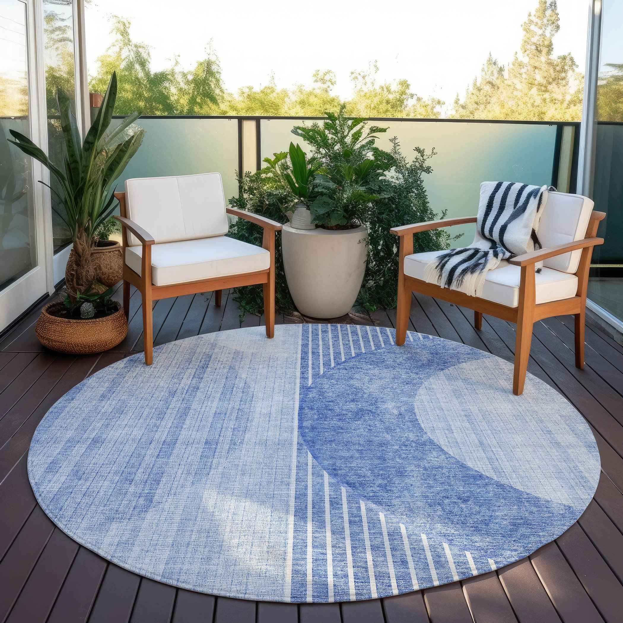 8' Denim Blue And Sky Blue Round Geometric Washable Indoor Outdoor Area Rug