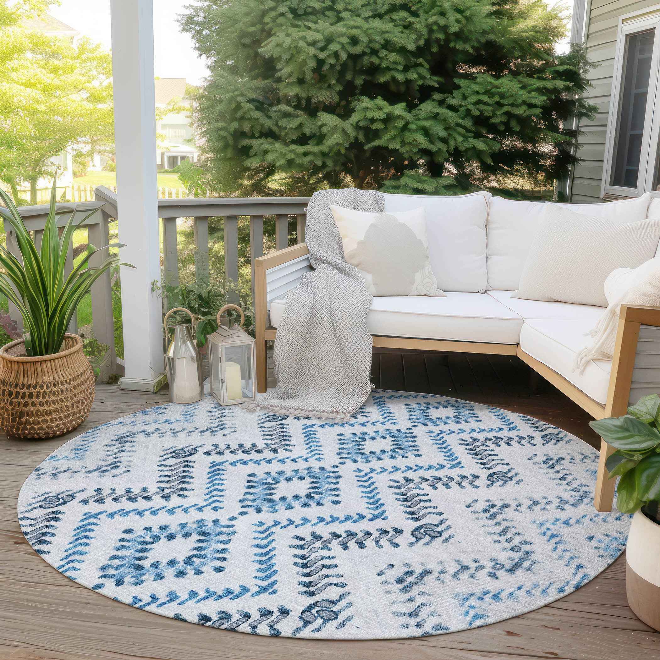 8' Navy Blue And Denim Blue Round Geometric Washable Indoor Outdoor Area Rug