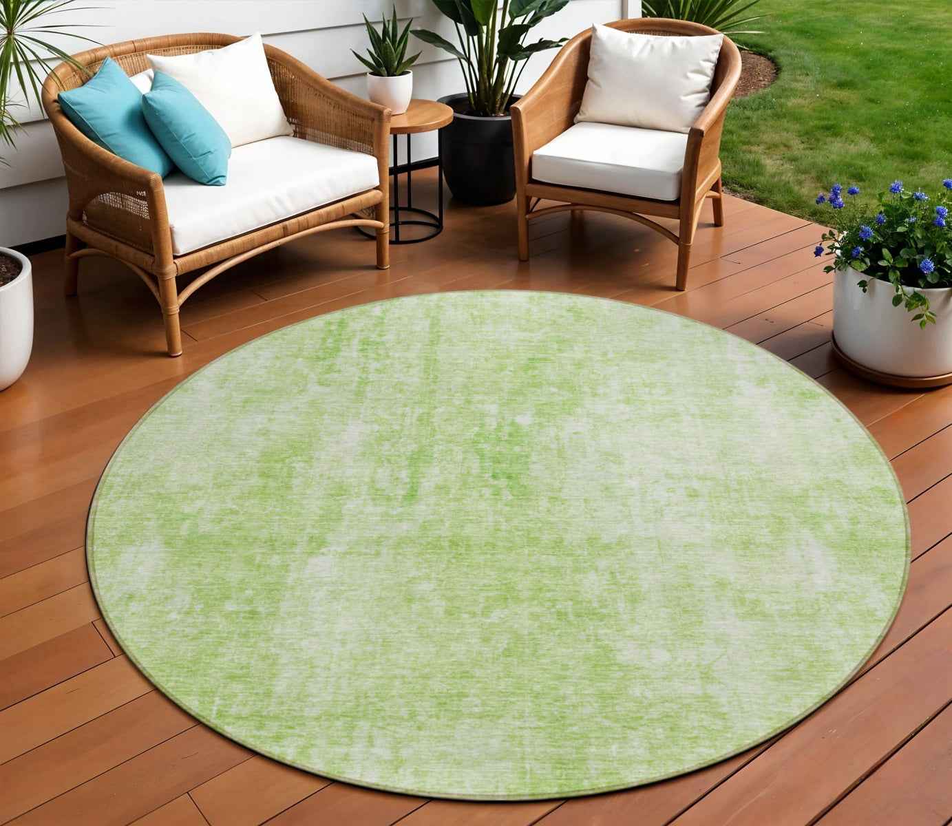8' Green And Ivory Round Abstract Washable Indoor Outdoor Area Rug