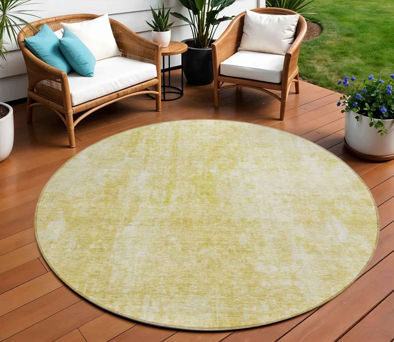 8' Gold Wheat And Ivory Round Abstract Washable Indoor Outdoor Area Rug