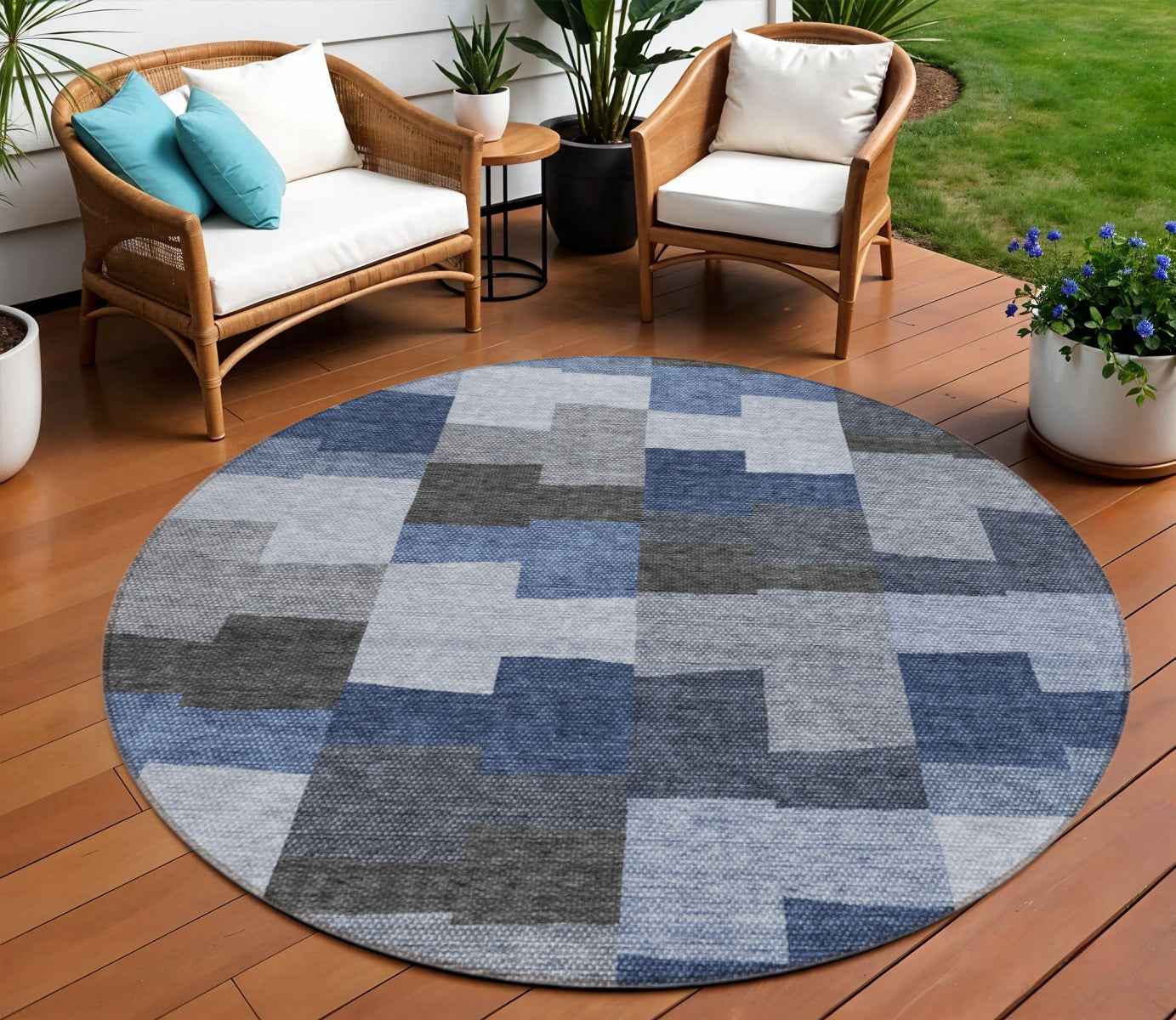 8' Navy Blue And Sky Blue Round Geometric Washable Indoor Outdoor Area Rug