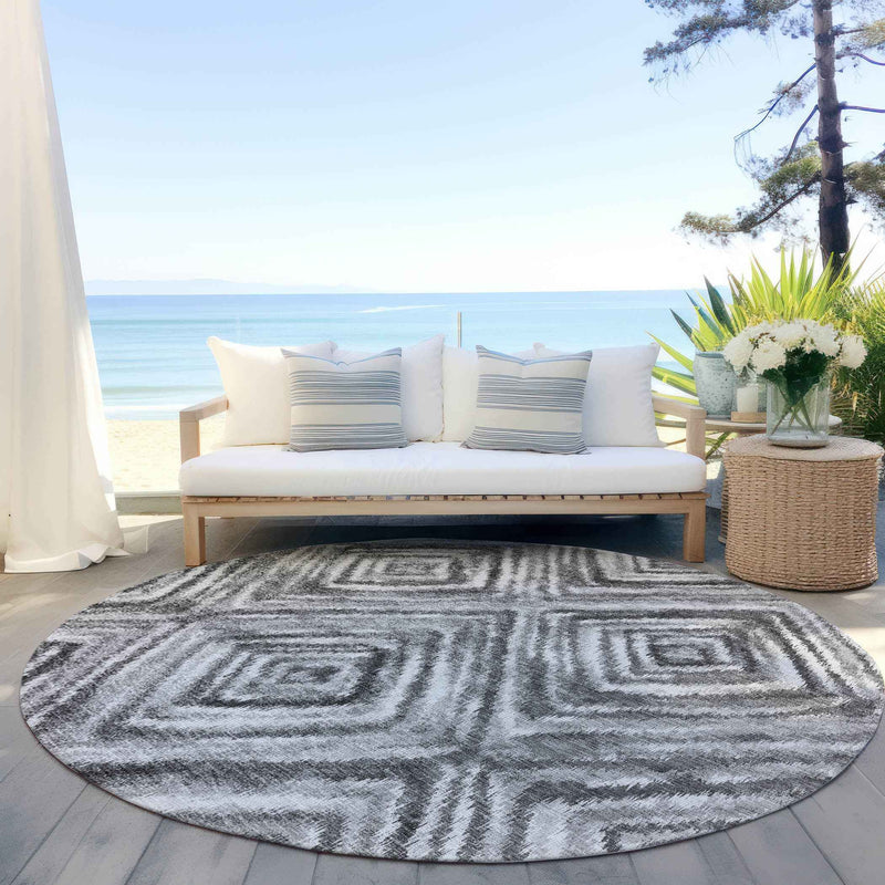 8' Gray Silver And Ivory Round Geometric Washable Indoor Outdoor Area Rug