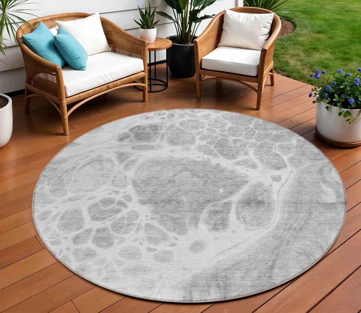 8' Gray Silver And Ivory Round Nautical Washable Indoor Outdoor Area Rug