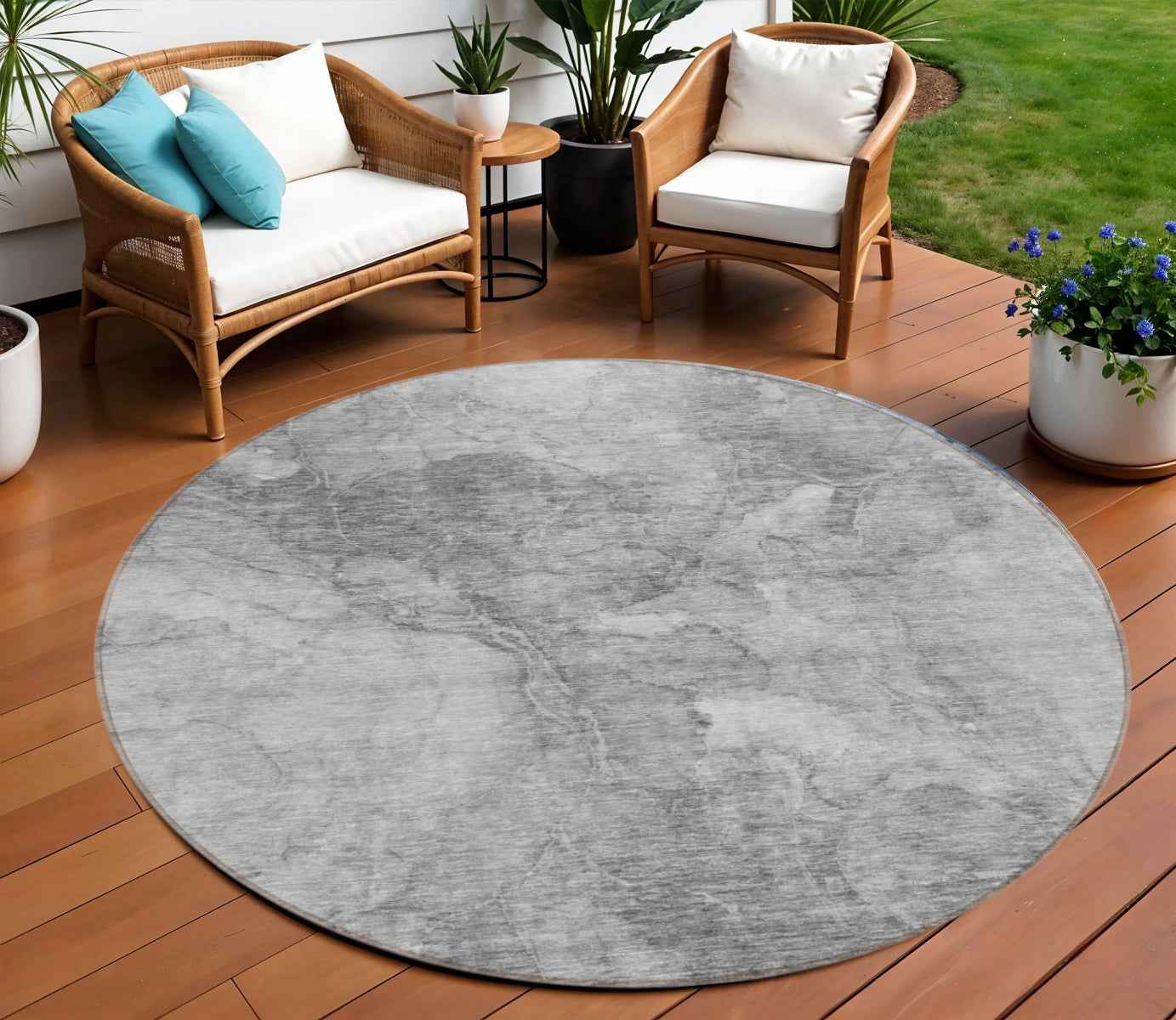 8' Gray Silver And Charcoal Round Nautical Washable Indoor Outdoor Area Rug