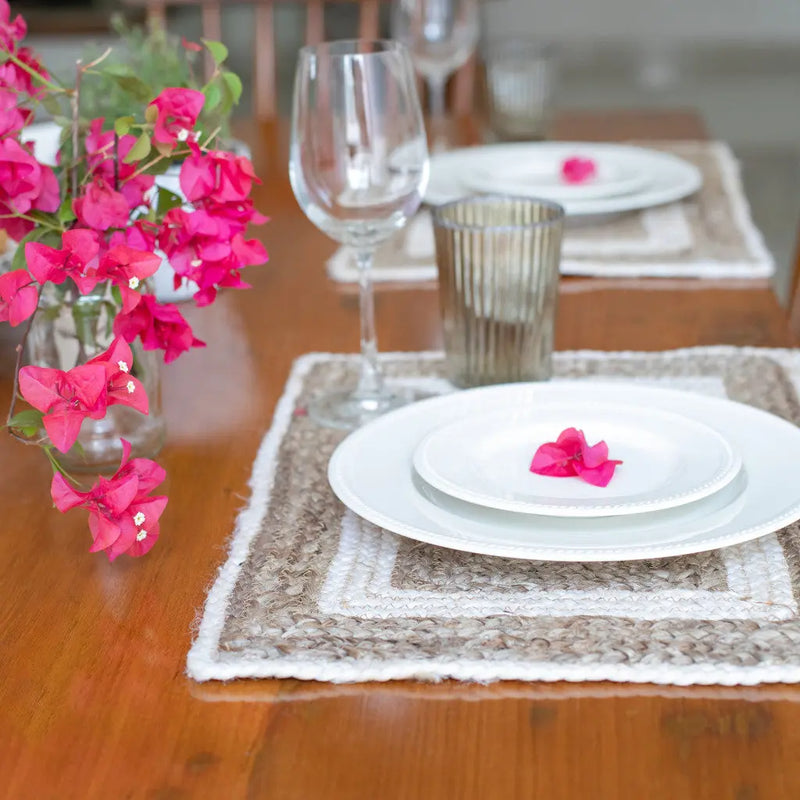 19" Set of Four Natural And Ivory Geometric Braided Jute Placemats Homeroots Kitchen & Dining