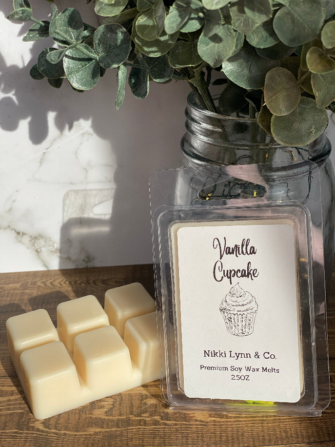Vanilla Cupcake soy wax melts in clear clamshell with cream wax cubes