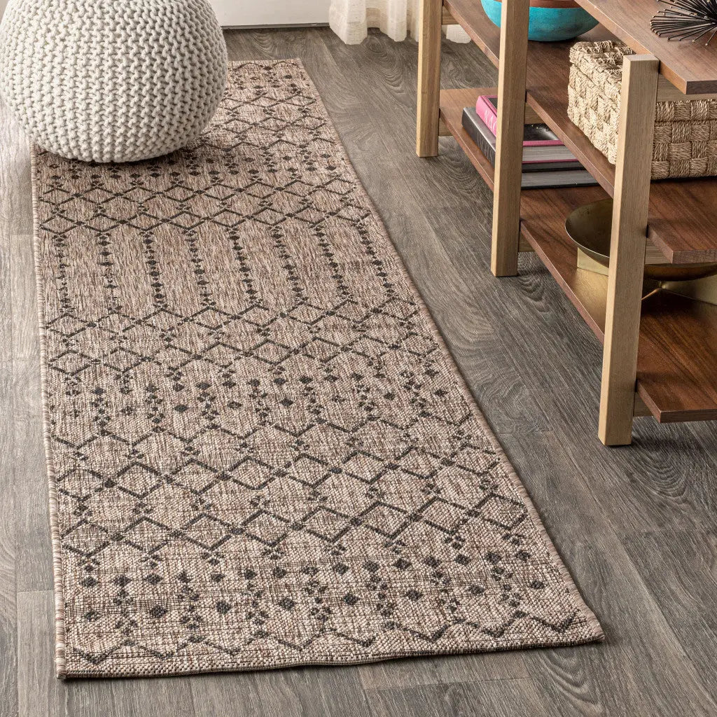 20' Natural And Black Trellis Indoor Outdoor Runner Rug - GreatEagleInc