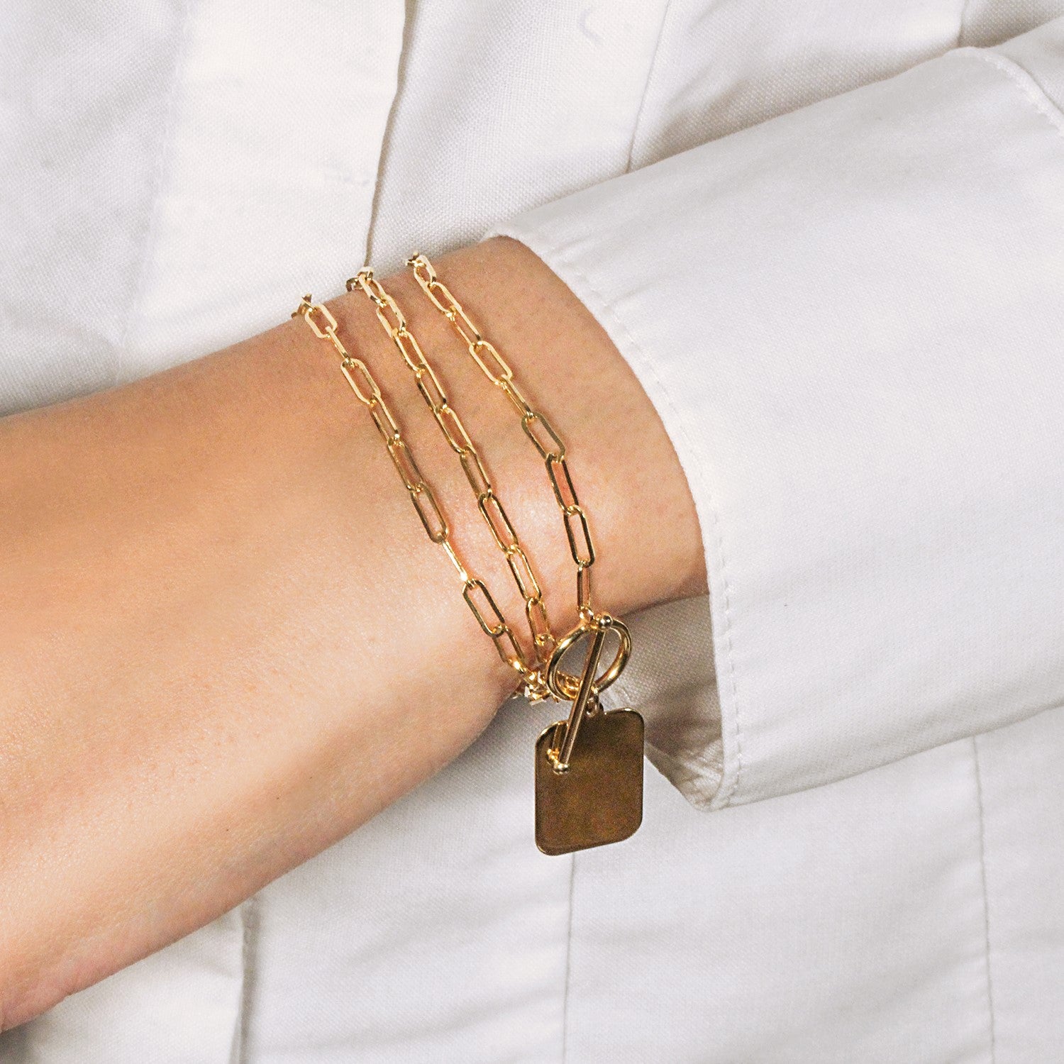 14k Yellow Gold Paperclip Chain Necklace with Rounded Rectangle Pendant - 18'' - Apparel & Accessories