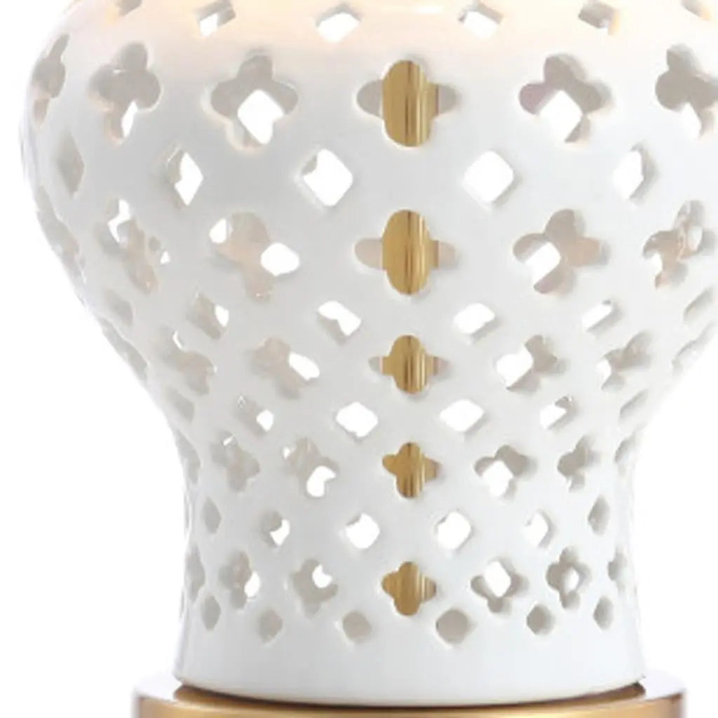 21" White And Gold Urn Table Lamp With Drum Shade Homeroots Lighting