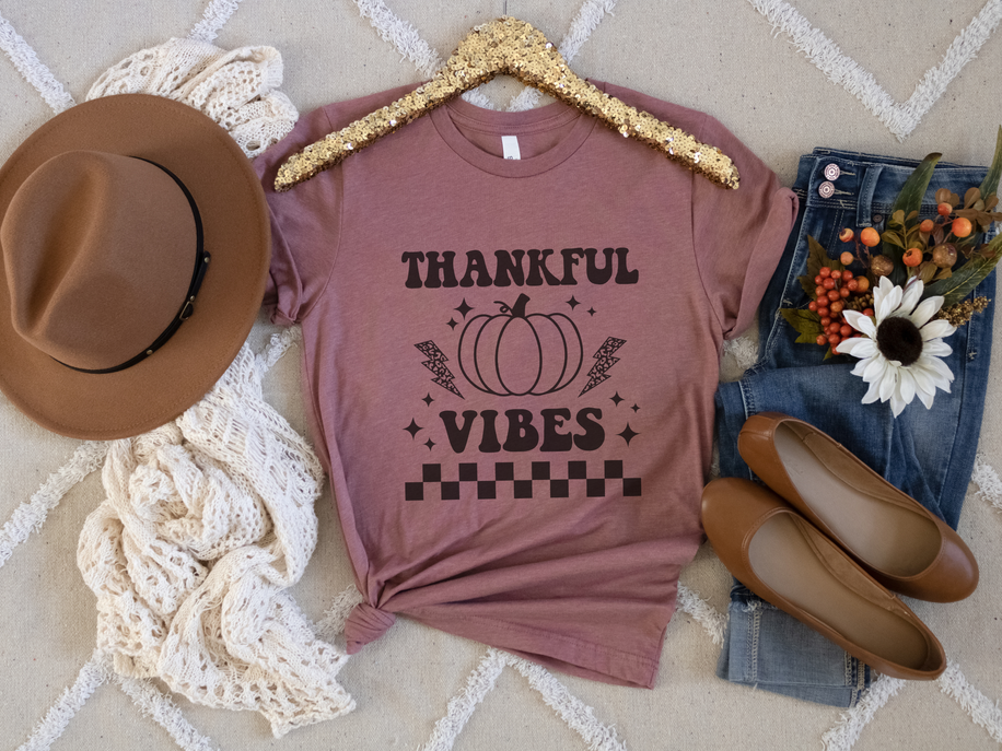 Heather mauve crewneck Thanksgiving shirt with 'THANKFUL VIBES' pumpkin graphic