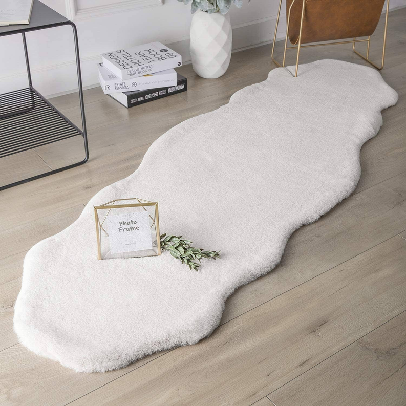 Faux rabbit fur shaggy plush area rug, cream white oval shaggy rug on hardwood floor